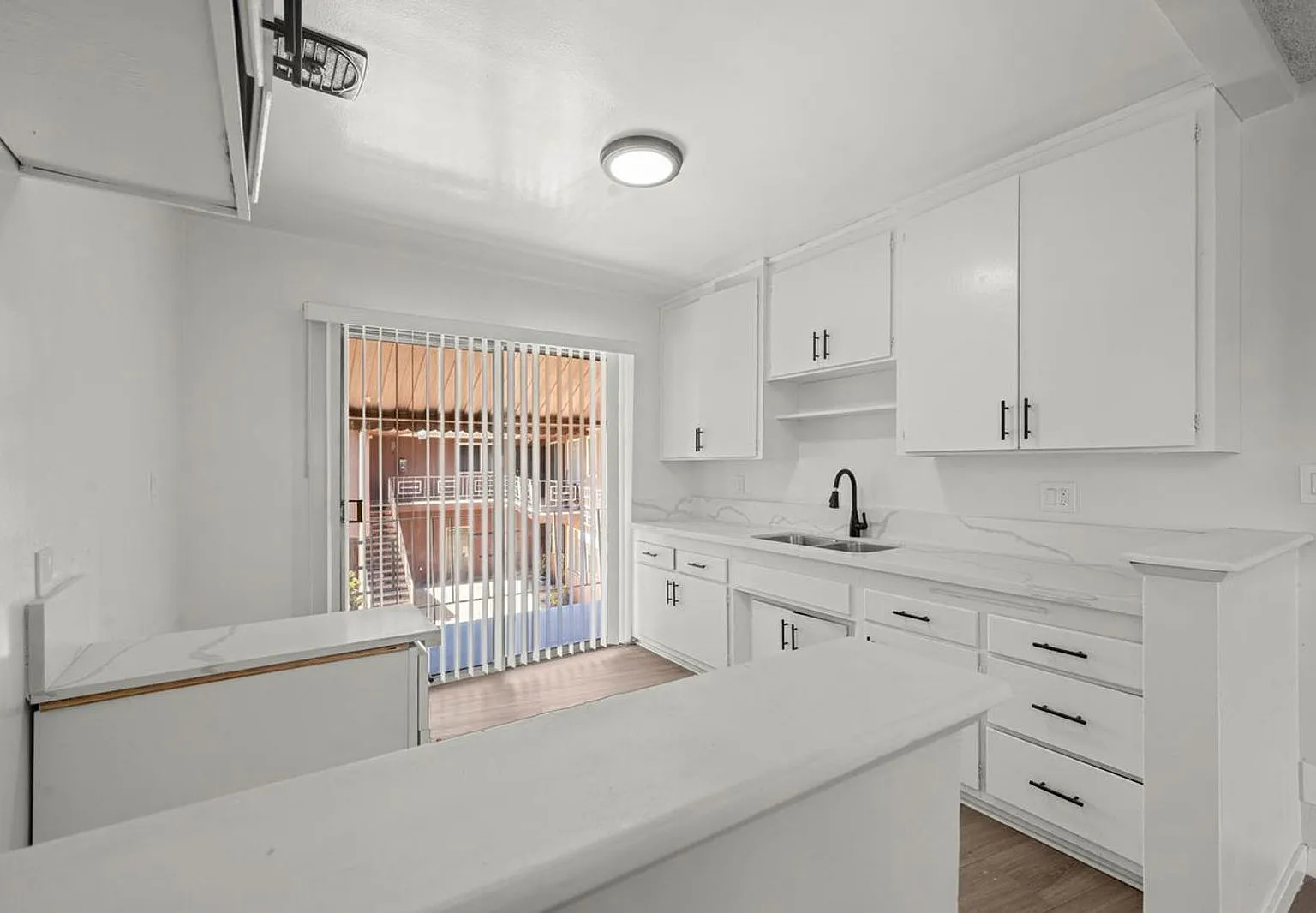 2 bed, 2.0 bath, 775 sqft, $2,026 — Photo 2