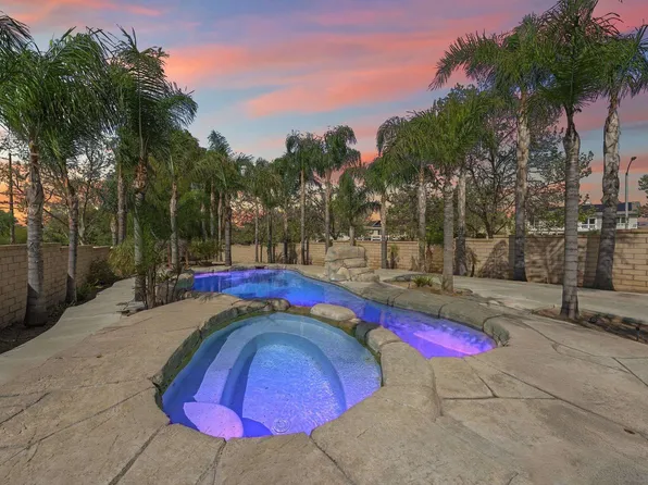 2463 Waterfall Ln, Corona, CA 92882