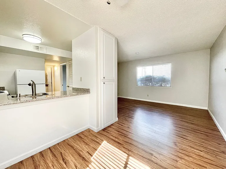 1619 G Street — Photo 15