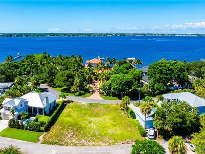 932 SE Riverside Dr, Stuart, FL, 34994