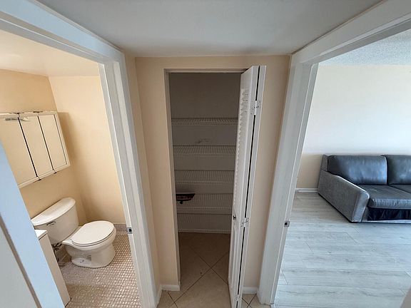 4th image of 3021 Exeter B