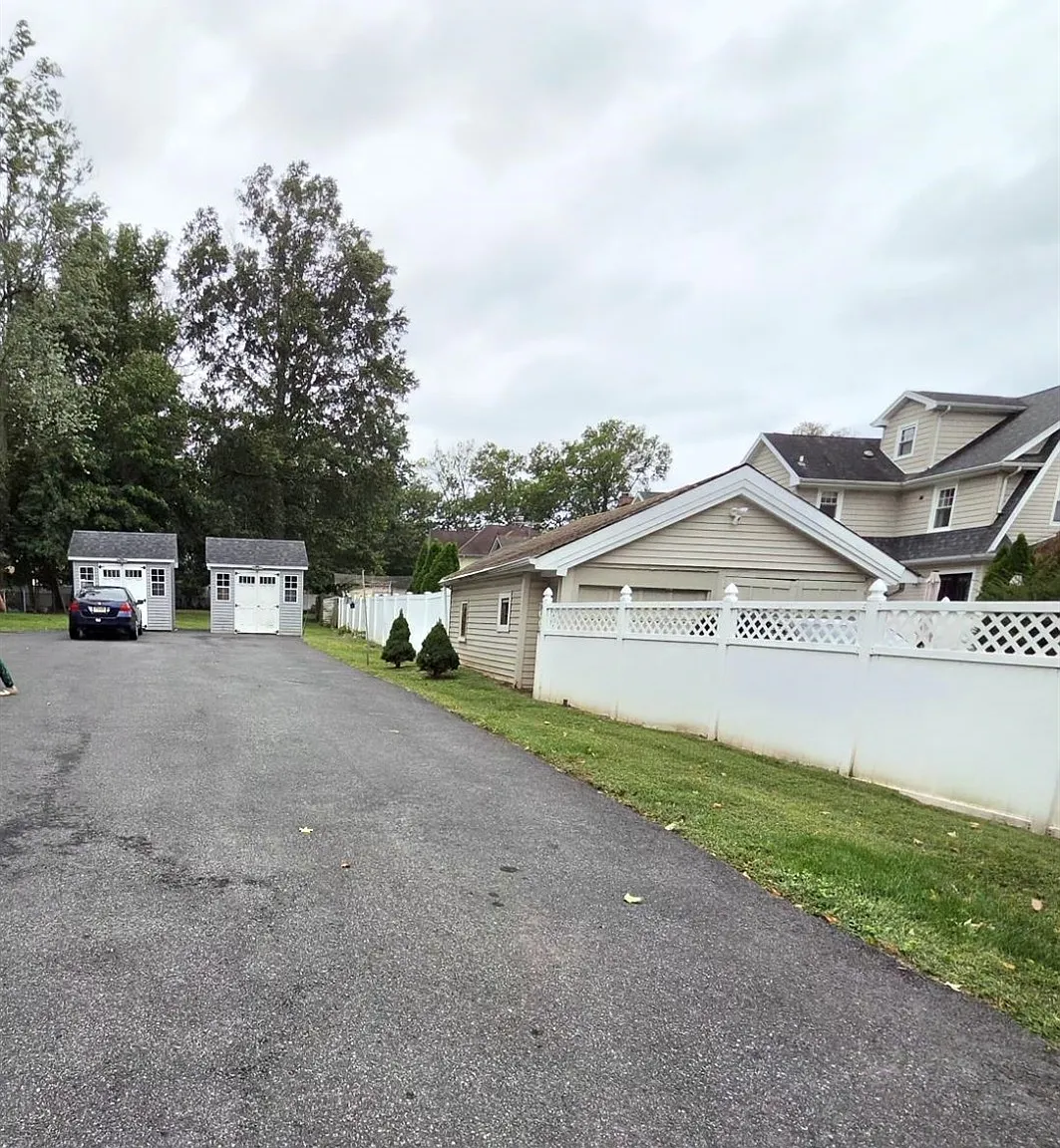 3 bed, 1.0 bath, $3,300 — Photo 2