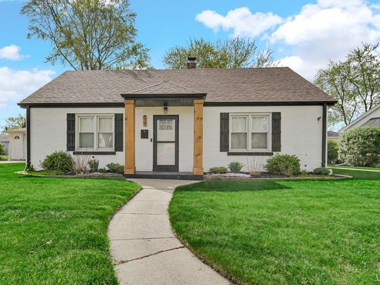 19 Beverly Blvd, Hobart, IN 46342