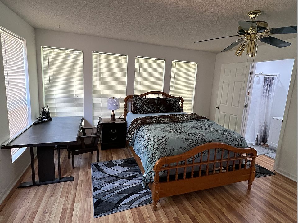1st image of 3207 Sylvester Dr #3207