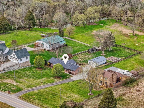 2nd image of 2529 Cunningham Rd