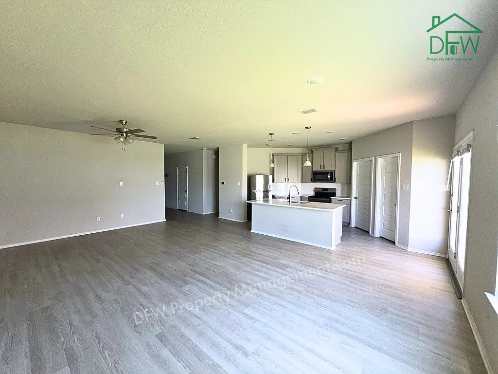3 bed, 2.0 bath, 1458 sqft, $1,895 — Photo 3