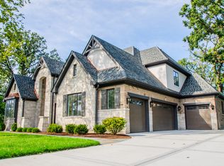 311 Old Oak Ct, Willowbrook, IL 60527