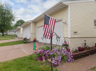 3119 Maplewood Dr, Bettendorf, IA
