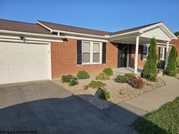 124 Fairlawn Dr, Buckhannon, WV 26201