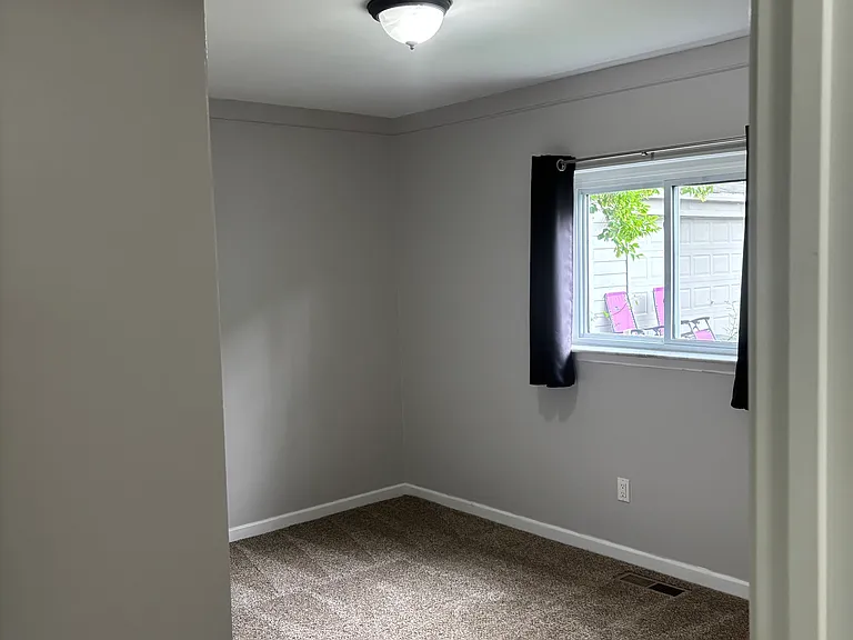 28059 Schram St — Photo 15