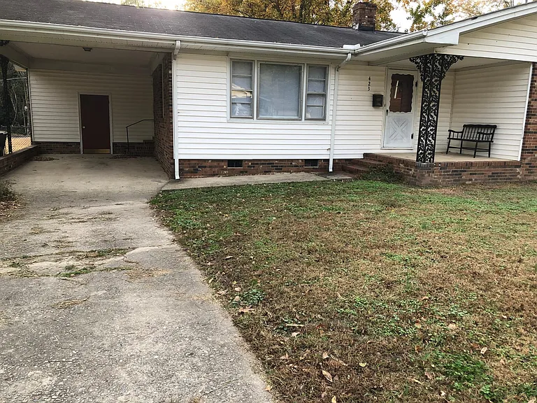 423 Grove St — Photo 3