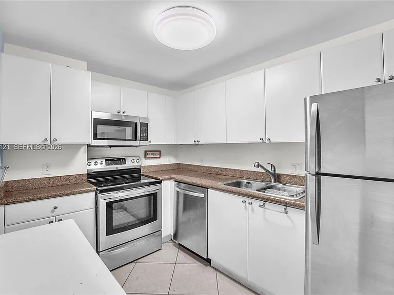 2280 SW 32nd Ave #403 — Photo 5