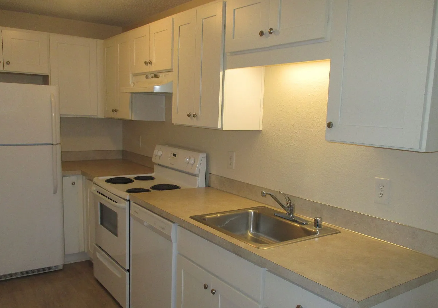 Watkins-6703-6707 — Photo 4