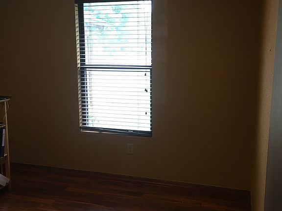 4th image of 600 S Redbud Ave