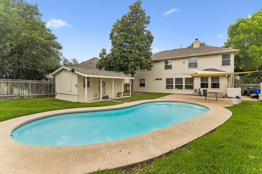 4 bed, 3.0 bath, 2615 sqft, $2,875 — Photo 2