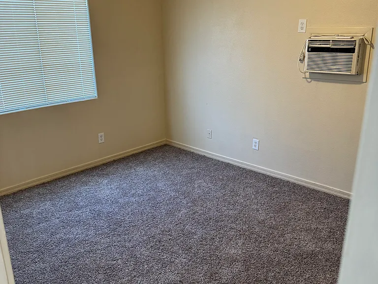 150 S Agate Rd #152 — Photo 3