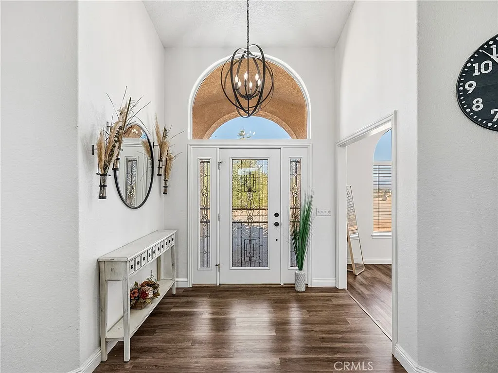 5 bed, 3.5 bath, 3306 sqft, $3,600 — Photo 2
