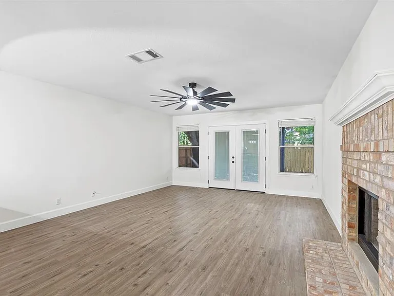 617 Barbara Way — Photo 4
