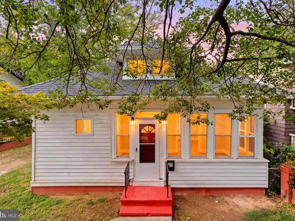 3606 Bunker Hill Rd, Mount Rainier, MD 20712