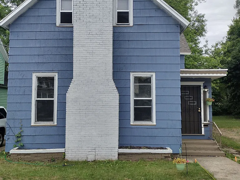 515 Amity Ave — Photo 2