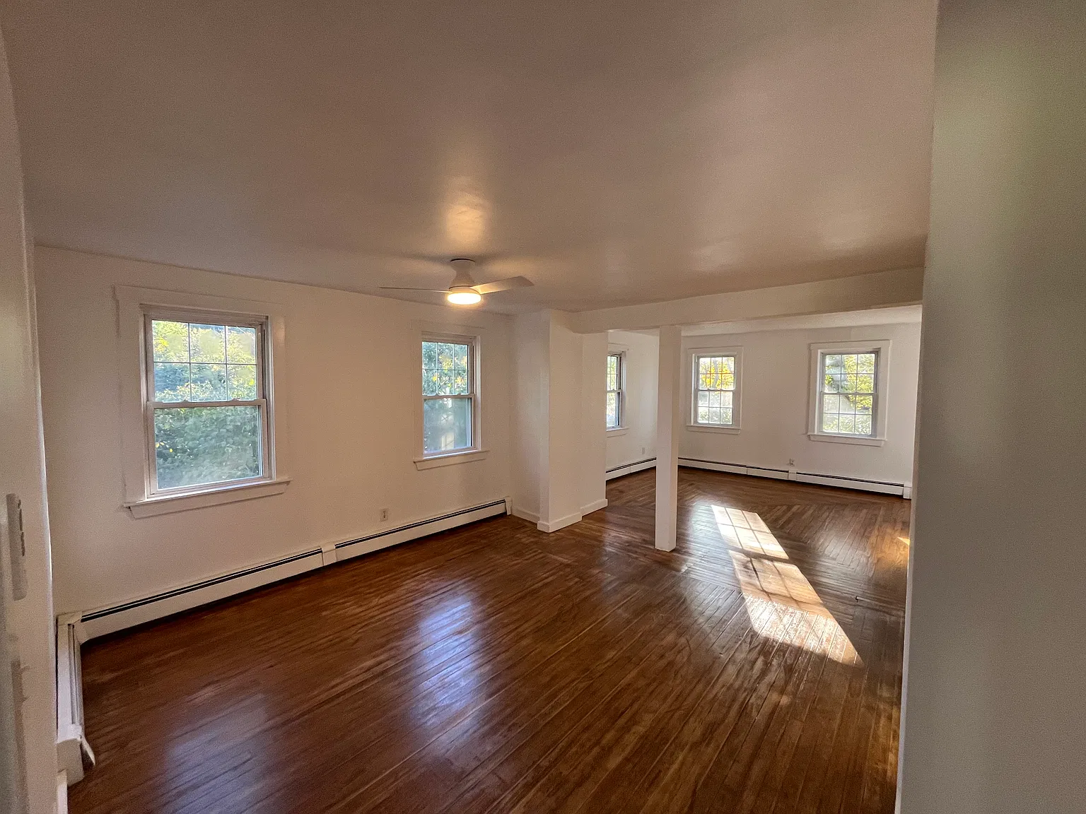 2 bed, 1.5 bath, 12000 sqft, $2,200 — Photo 3