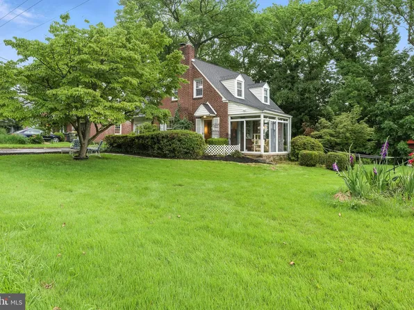 827 Woodsdale Rd, Wilmington, DE 19809