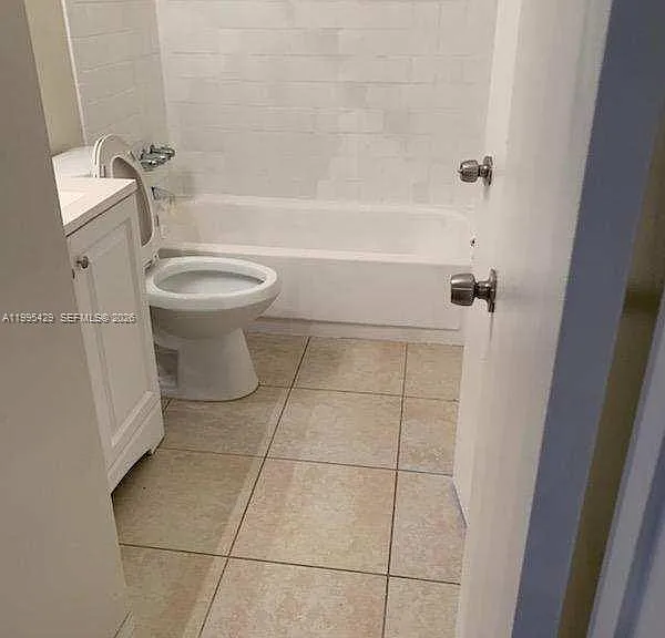 2604 NW 52nd Ave #C15 — Photo 12
