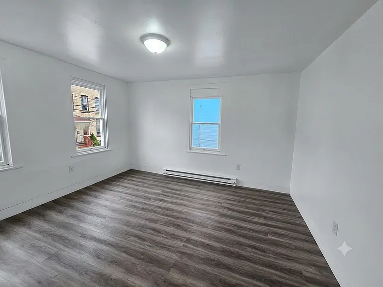 39 Elm St — Photo 3