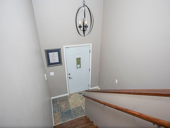 4th image of 309 Candlewick Dr NE