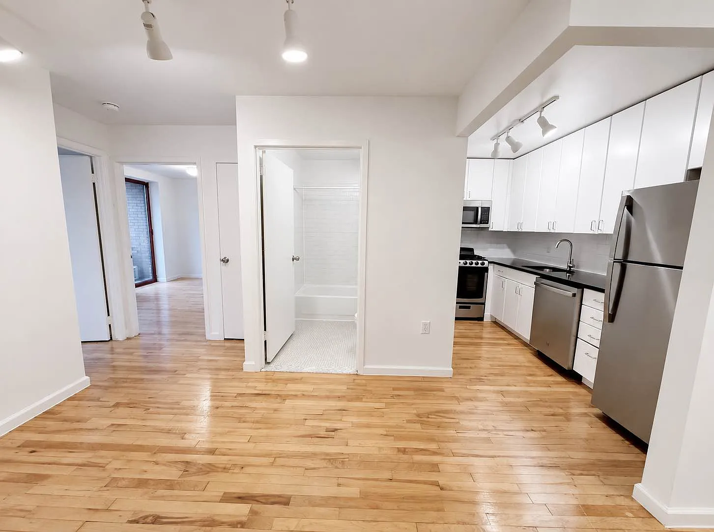 190 East 7th Street — Photo 2