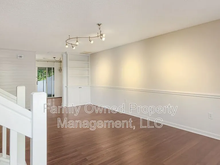 502 Tree Branch Cir — Photo 9