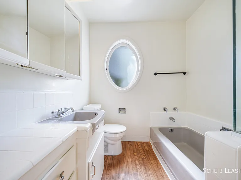 426 S Rexford Dr #10 — Photo 9