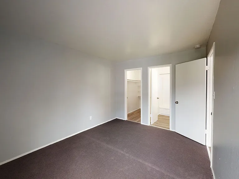 7036 MacArthur Blvd — Photo 44