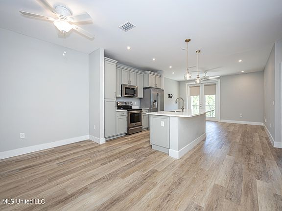 3rd image of 2501 Bienville Blvd #535