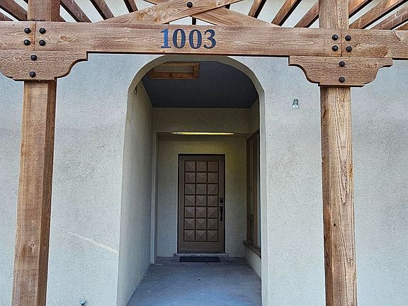 3rd image of 1003 W Riverside Dr