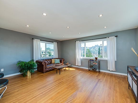 3rd image of 410 Del Norte St