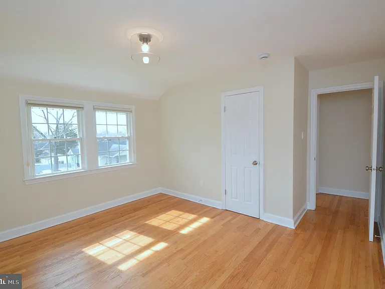 2441 N McKinley St — Photo 13