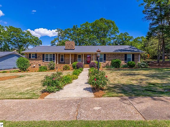 2nd image of 2 Meredith Ln