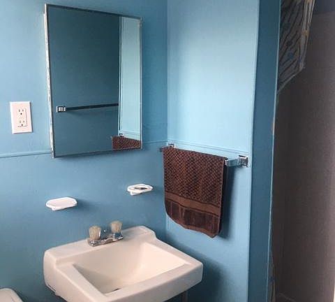Blue Sky Apartments, Apt 7 - bathroom