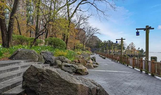 Sold by E Realty International Corp | media 9