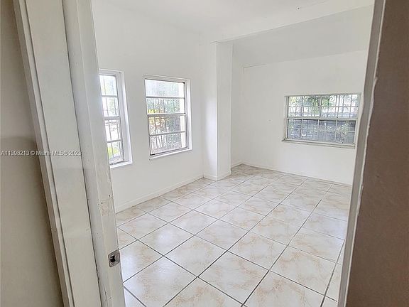 5th image of 805 NW 29th St #0