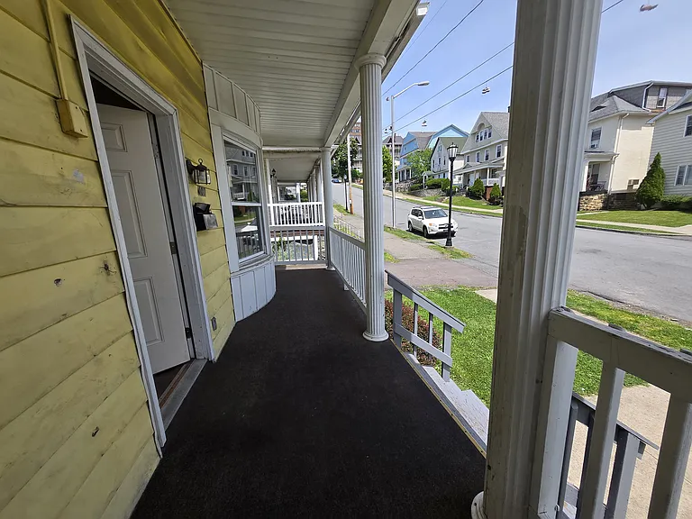 407 N Webster Ave — Photo 3