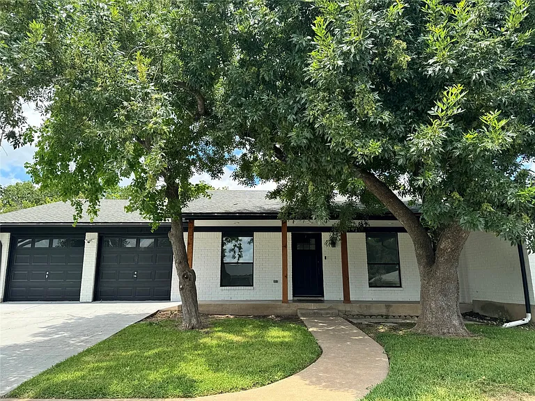 2500 Harrowden Dr — Photo 1