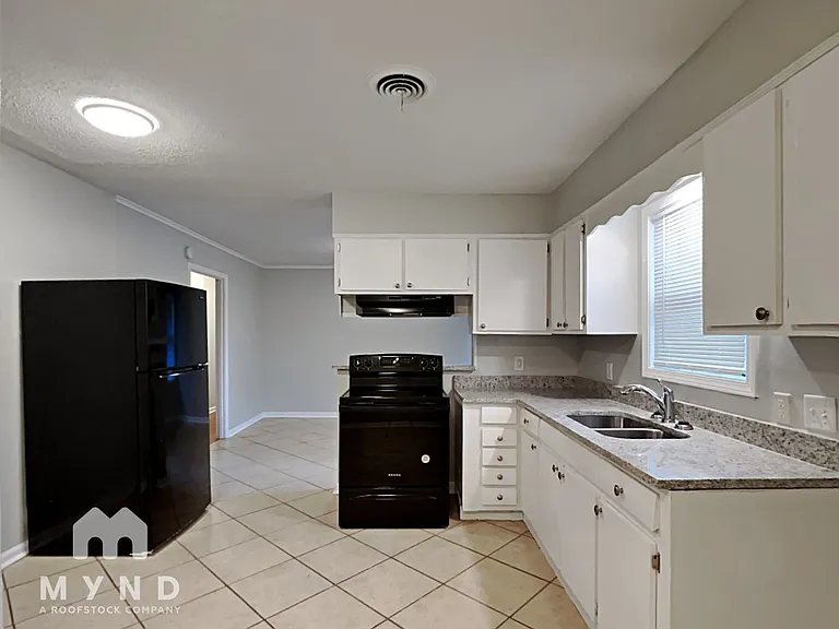 8206 Whitehead Dr — Photo 3