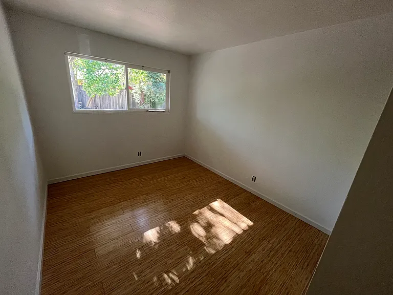 1105 Cabot St — Photo 9