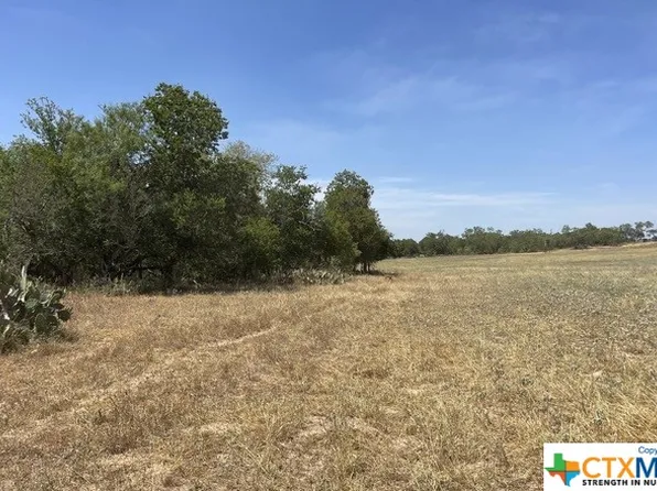 1 & 2 Turkeyfoot Ln, La Vernia, TX 78121