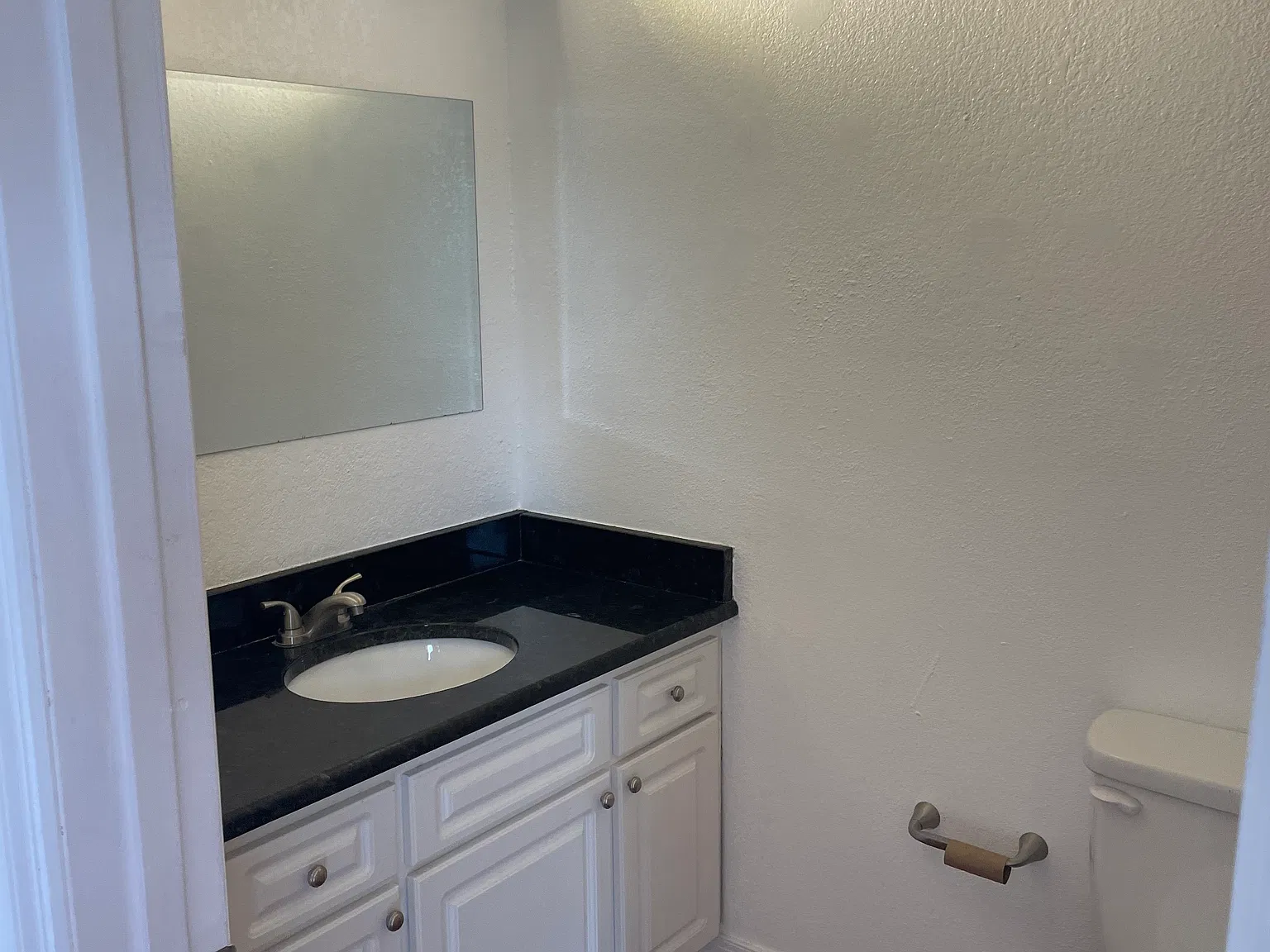 Studio, 400 sqft, $1,148 — Photo 3