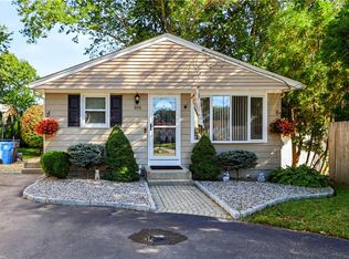 105 Curtis St, Cranston, RI 02920