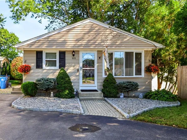 105 Curtis St, Cranston, RI 02920