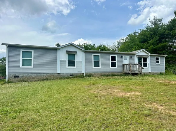 124 Brandy Ln, Hillsville, VA 24343